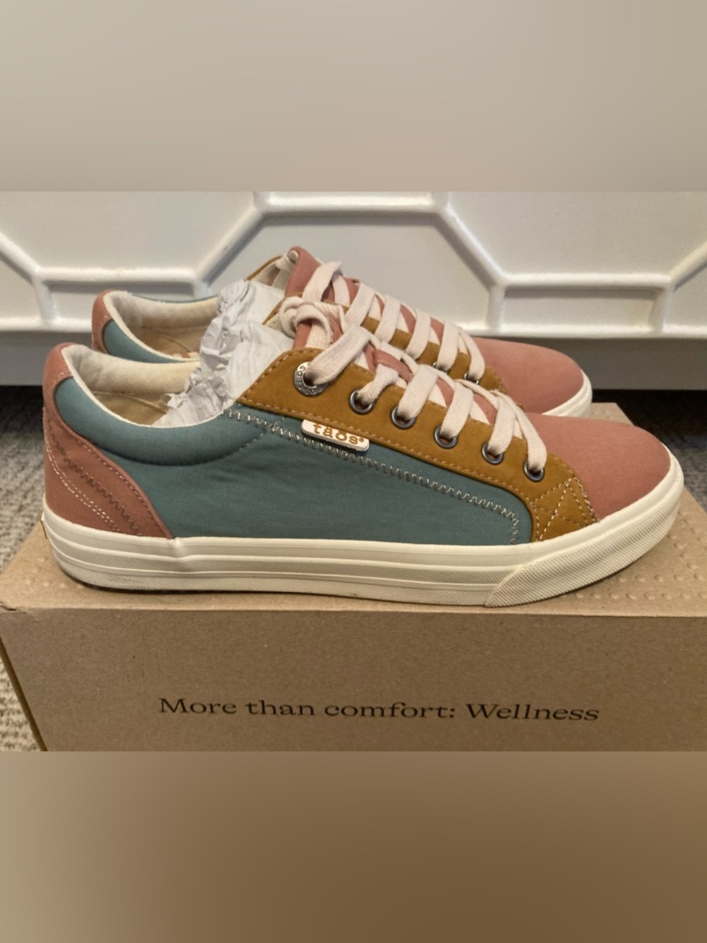 täos color-block Sneakers - Like New - Picture 9 of 9